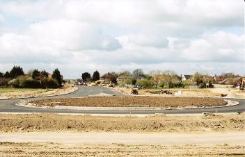 Surfacing the new road and roundabout to the east of Shelford Road. Photo: Andrew Roberts, 5 April 2008.