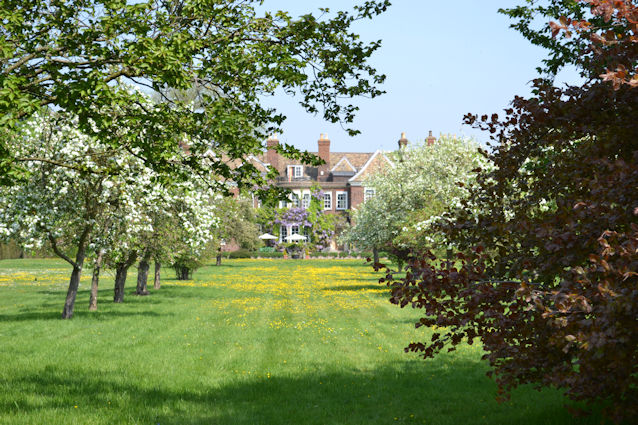The grounds to the rear of Anstey Hall. Photo: Andrew Roberts, 12 May 2016.