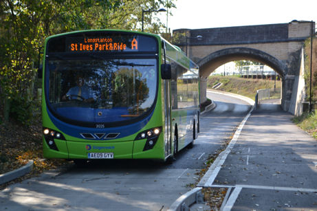 Guided Busway bus approaching, under Hauxton Road bridge. Photo: Andrew Roberts, 3 October 2011.