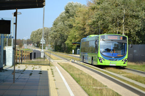Bus at the Trumpington stop on the Guided Busway. Photo: Andrew Roberts, 3 October 2011.