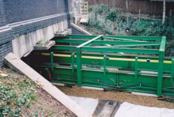 Laying the busway beams in the railway cutting, under the west side of the Shelford Road bridge, September 2010.]