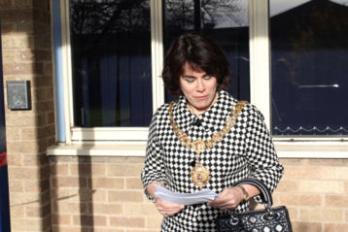 Councillor Sheila Stuart (Mayor of Cambridge, 2010-11) opening Fawcett Children’s Centre, 13 November 2010. Source: Clare Wilkinson.