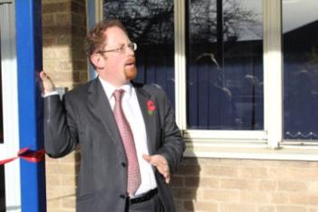 Julian Huppert MP at the opening of Fawcett Children’s Centre, 13 November 2010. Source: Clare Wilkinson.