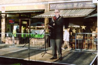 Councillor Mike Dixon, Mayor of Cambridge, opening the Trumpington Christmas Fair, 6 December 2008