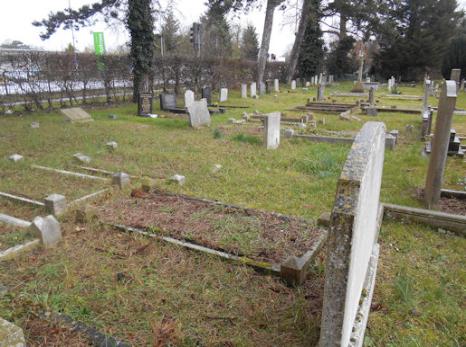 Grave of Henry and Ann Peters, Trumpington Churchyard Extension. Photo: Andrew Roberts, 19 February 2015.