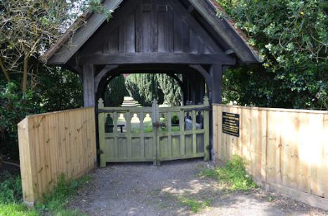 Entrance to Trumpington Churchyard Extension, Shelford Road. Photo: Andrew Roberts, 16 May 2014.