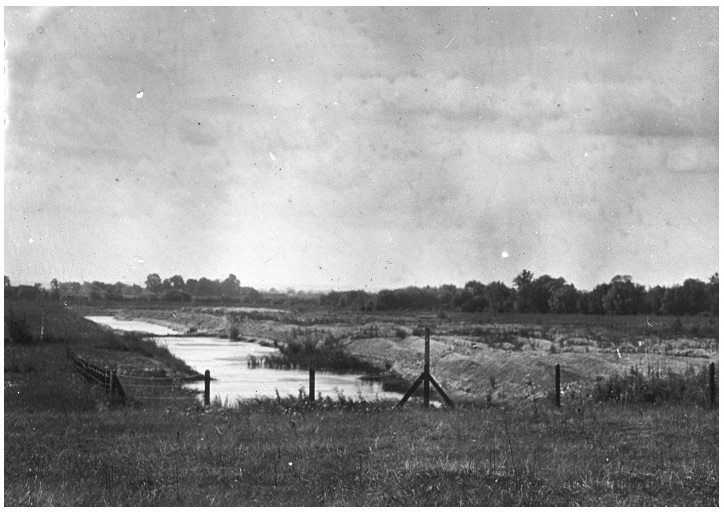 Figure 15: Coprolite diggings near Hauxton Road, c.1917–18. Photo: Percy Robinson Collection, Trumpington Local History Group.