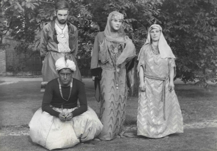 The Queen’s of England pageant, June 1953: Scene III Eleanor of Castile: Jane Stubbings; Edward I: Harry Thomson; Attendant: Mrs Butler; Saracen. Copy photo: Annie Jackson, May 2023.