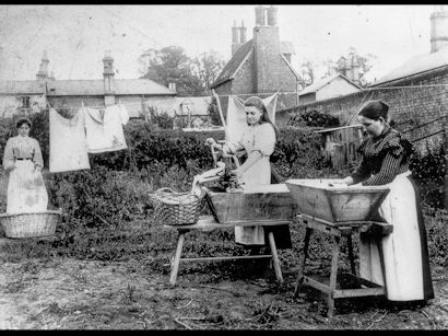 Mrs Matthews and two of her daughters with the laundry. Photograph reproduced in Trumpington in Old Picture Postcards, 62. Source: Charlie Matthews and Nellie Burbridge (née Matthews), Stephen Brown.