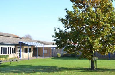 The original entrance to Fawcett Primary School and commemorative tree. Photo: Andrew Roberts, 1 November 2015.