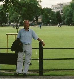 Colin Gedge outside the entrance to the original Central School for Boys on Parkside, with Parkers Piece in the background, 2009. Source: Colin Gedge.