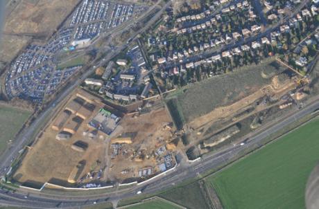 Glebe Farm from above, with Hauxton Road to left and Addenbrooke�s Road from left to right. Source: Tamdown, 1 December 2011.