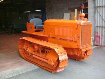 -Chalmers model M, known as a crawler or caterpillar.