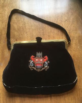 Cambridge City Council, mayoral handbag. Photo: Philippa Slatter, 31 July 2019.