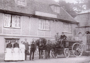 A delivery at the Coach & Horses, c. 1900. Cambridgeshire Collection.