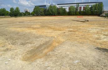 Ground-level view of the Papworth archaeological site, looking towards the Addenbrooke’s Treatment Centre. Photo: Andrew Roberts, 25 July 2014.