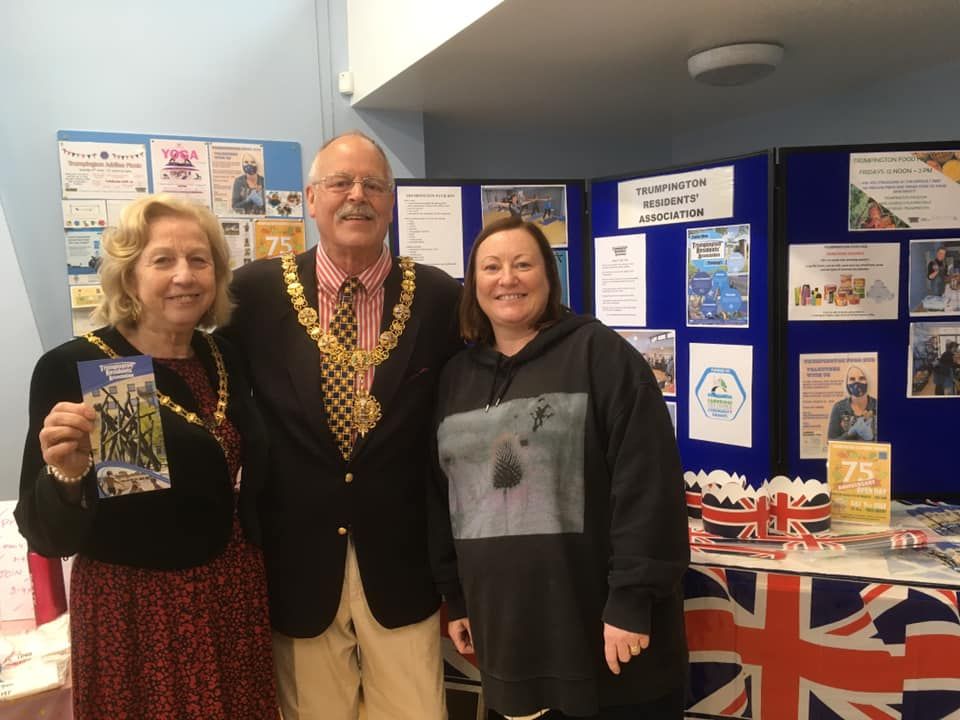 The Mayor and Mayoress, Councillor Mark Ashton and Barbara Ashton, with Emma Buck at the TRA stand. Photo: Philippa Slatter, 5 June 2022.