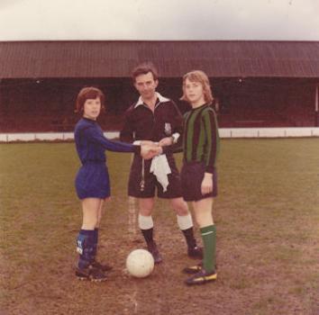 u13 League Cup Final, captain, Phil Reed, at kick off, 1974. [Source: supplied by Phil Reed]