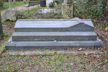 The grave of Robert Sayle and members of his family, Mill Road Cemetery, Cambridge. Photo: Andrew Roberts, February 2011.