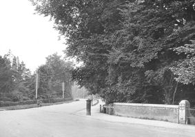 Trumpington Road, the Stone Bridge and milestone, c. 1920s.