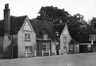 The Green Man public house, with landlord Mr Charles Hering, 1920s. Percy Robinson collection.