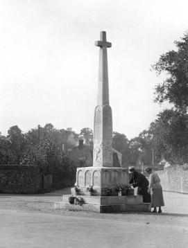 Cross Hill, the War Memorial and Church Lane in the 1920s. From a photograph used by Percy Robinson during lectures in the 1920s-1940s.