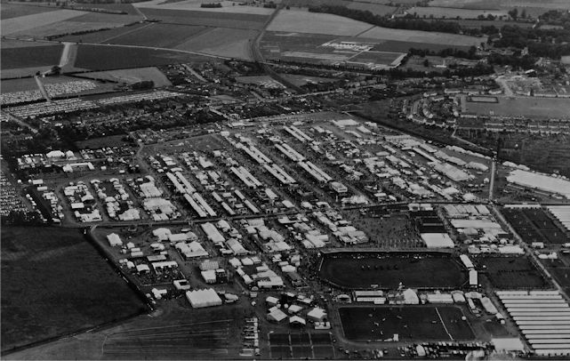 Aerial view of the 1961 Royal Show, located on the farmland between the London railway line and Shelford Road, with the Cambridge-Bedford railway cutting and the estate to the right. Source: Antony Pemberton.