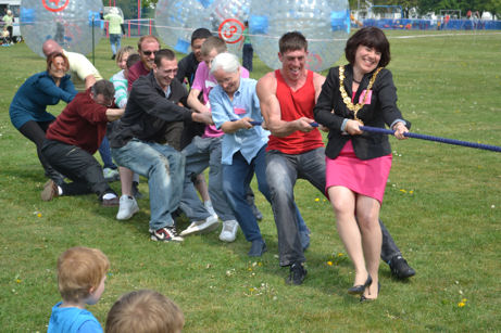 Adult tug-of-war during the Royal Wedding celebration at Trumpington Pavilion. Photo: Andrew Roberts, 29 April 2011.