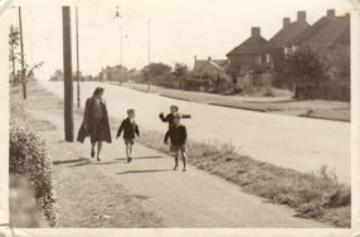 Children running along Shelford Road, Trumpington, c. 1947