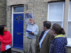 Howard Slatter talking in Alpha Terrace during the Local History Group walk. Photo: Andrew Roberts, 29 June 2017.