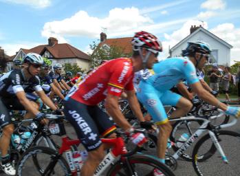 The peloton on Shelford Road. Photo: Wendy Roberts, 7 July 2014.
