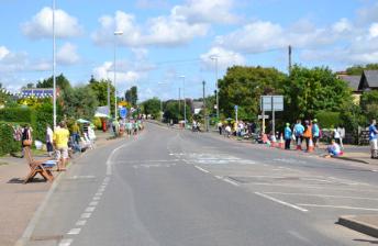 Shelford Road prior to the race, 10 am. Photo: Andrew Roberts, 7 July 2014.