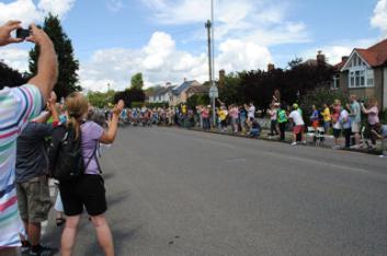The peloton on Shelford Road. Photo: Sheila Simpson, 7 July 2014.
