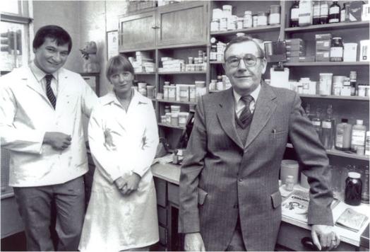 Jeff Gregory, Karen Gregory and Harold Moore on Harold Moore’s retirement, 1986. Cambridge Evening News.