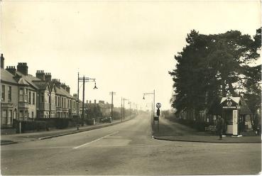 Shelford Road from the Hauxton Road junction, early 1950s. Source: Arthur Brookes.