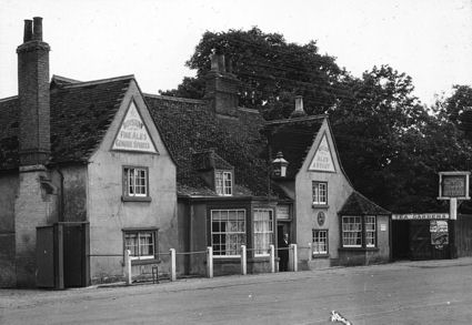 The Green Man pub, 1920s. Percy Robinson (stop 12).