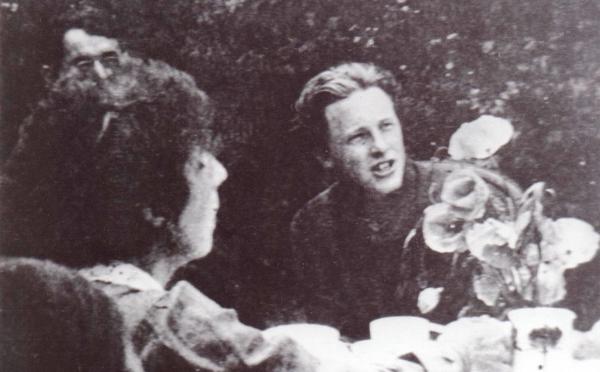 Rupert Brooke and friend sitting in the garden, c. 1910. Cambridgeshire Collection (stop 4/5).