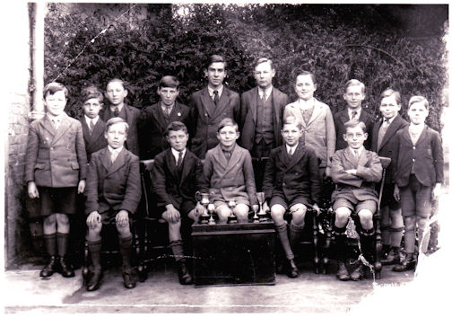 Trumpington Church School. Gardening Class, 1929. Standing: E. King, M. Spiller, F. Seekings, A. Seekings, A. Dockerill, R. Sheldrick, R. Kitson, D. Darling, R. Mynott, J. Plummer Seated: S. White, D. Benton, C. Spencer, F. Webb, H. Burbridge. Newell Family collection.