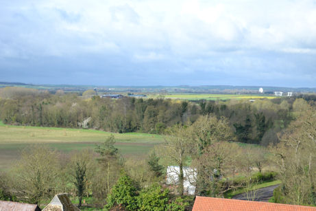 Looking from Trumpington church tower south west over Anstey Hall Farm to Byron’s Pool, with Trumpington Meadows park in the foreground, towards Haslingfield and the radio telescopes on the former railway line. Photo: Andrew Roberts, 7 April 2012.