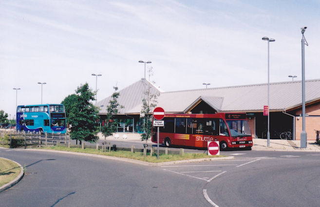 Trumpington Park & Ride site, with a P&R bus and an Addenbrooke’s shuttle. Photo: Andrew Roberts, August 2007.