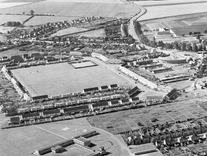 Aerial view of Trumpington from the north, late 1950s. Mr W. Stanion: included in Trumpington Past & Present, p. 65.