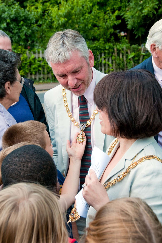 Councillor Sheila Stuart, the Mayor of Cambridge, and Bruce Stuart, the Mayor’s Consort, at the unveiling of the new village sign, 15 June 2010. Photo: Stephen Brown.