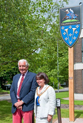 Antony Pemberton and Councillor Sheila Stuart, the Mayor of Cambridge, at the unveiling of the new village sign, 15 June 2010. Photo: Stephen Brown.